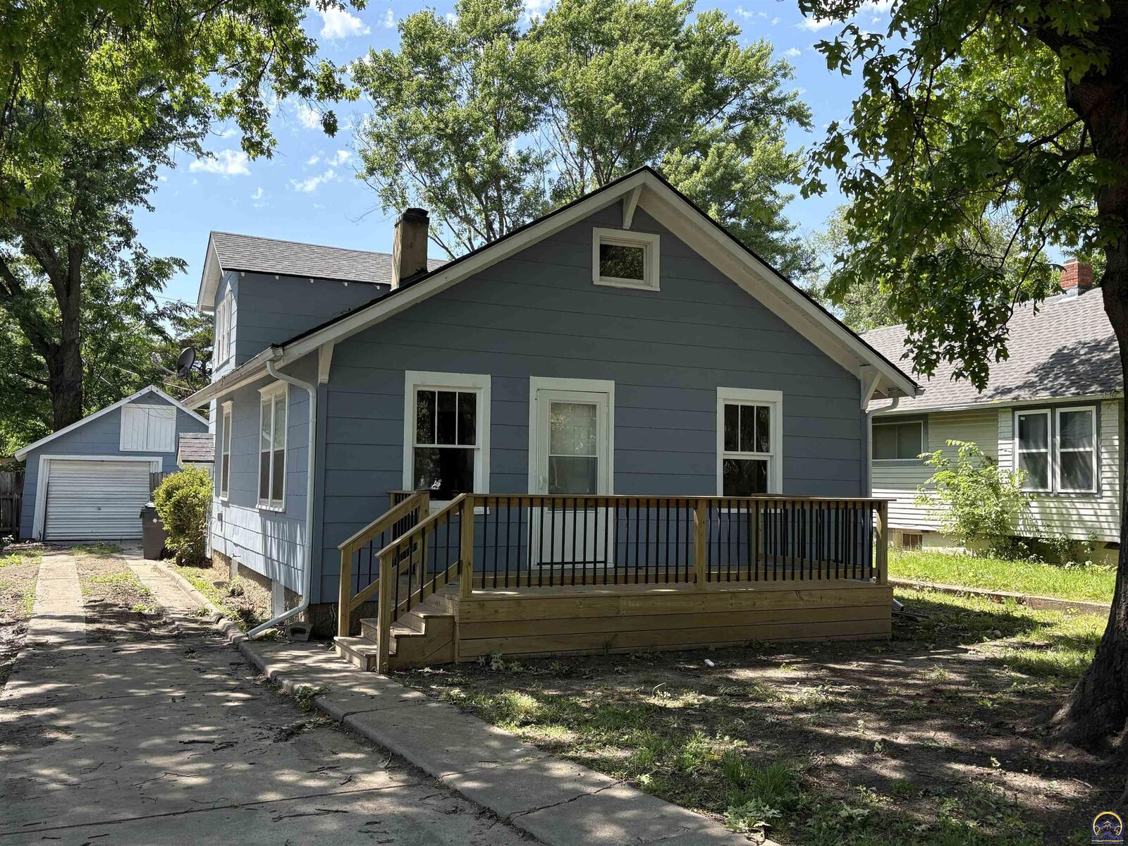 Property Photo:  505 Elm St  KS 66801 