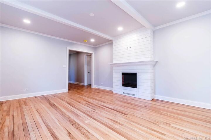Property Photo:  140 Summer Street 2B  CT 06840 