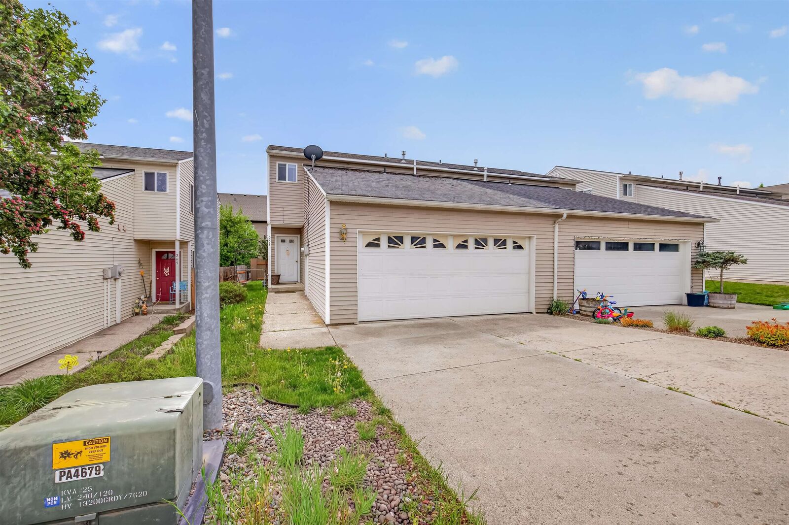 Property Photo:  253 NW Clay Ct  WA 99163 