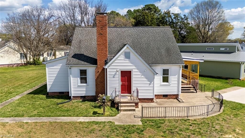 Property Photo:  414 S Maple Street  NC 27253 