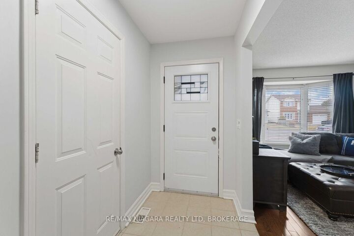 Property Photo: 41 Eastwood Drive ON L3C 6W1