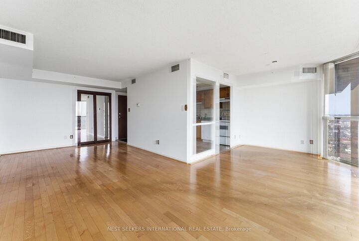 Property Photo: 880 Dundas Street W 1604 ON L5C 4H3
