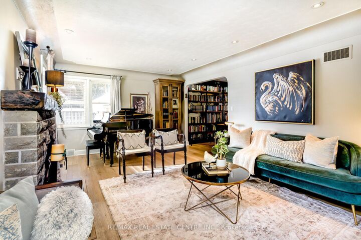 Property Photo: 3 Fallsview Road ON L9H 5J7