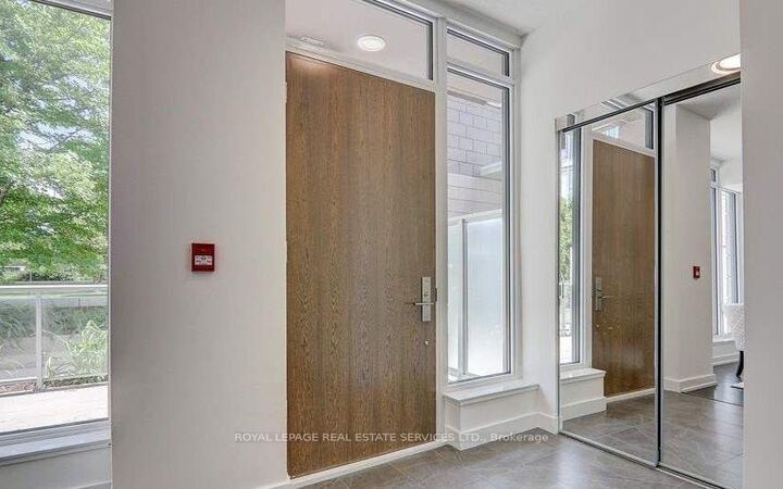 Property Photo: 121 McMahon Drive Th7 ON M2K 0C2