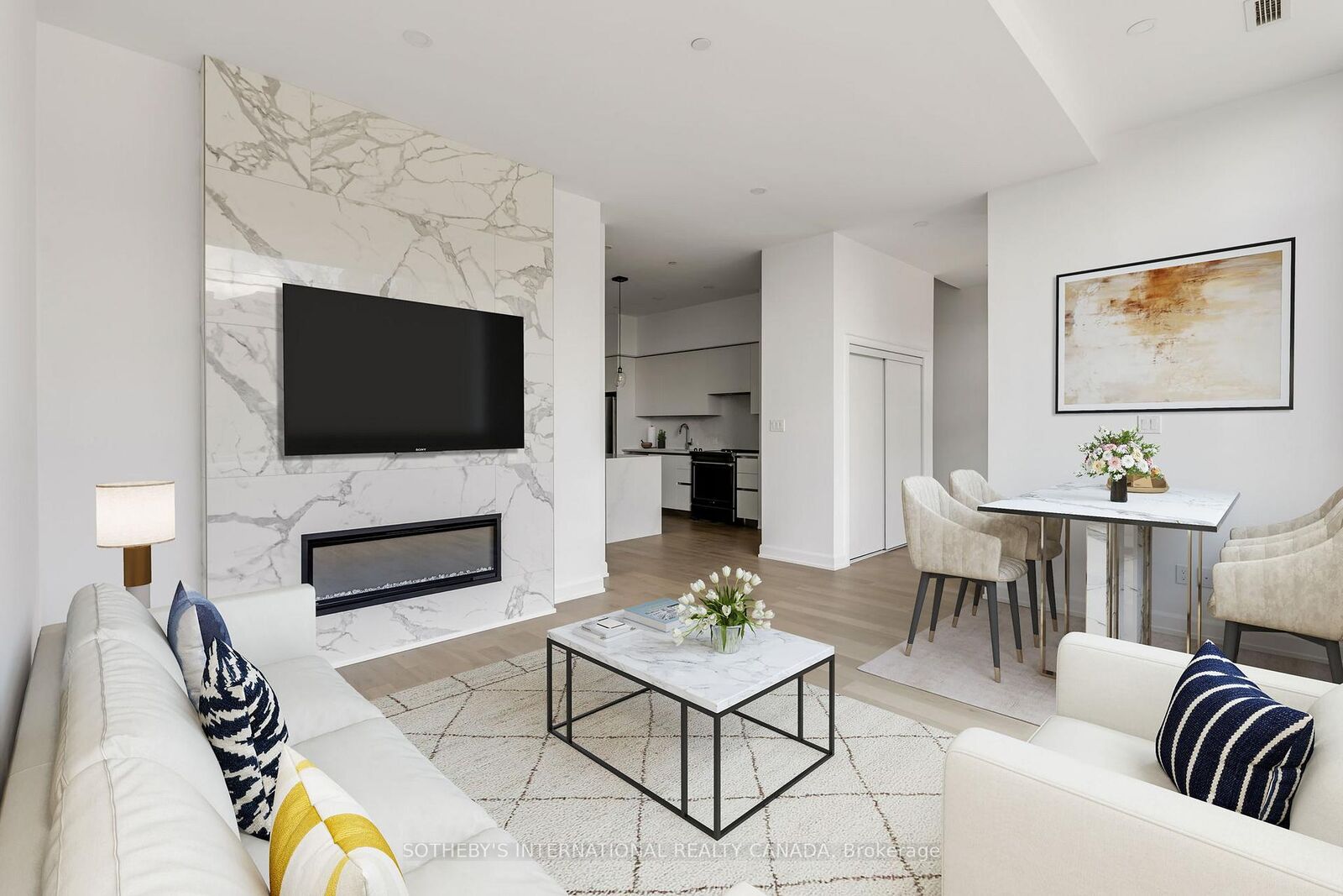Property Photo:  195 Hunter Street E Th 105  ON K9H 1G9 