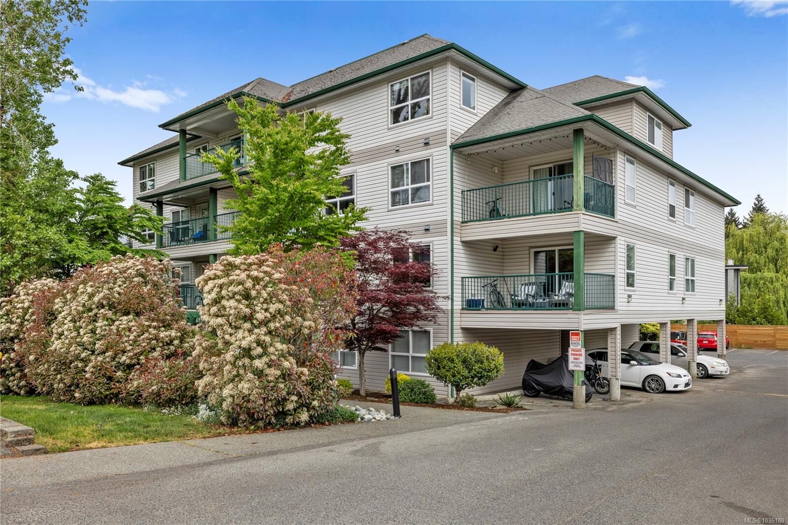 Property Photo: 690 Third St 302 BC V9R 1W8