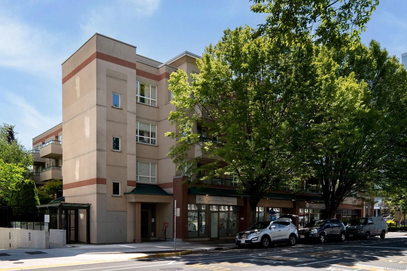 Property Photo:  1015 Johnson St 402  BC V8V 3N6 