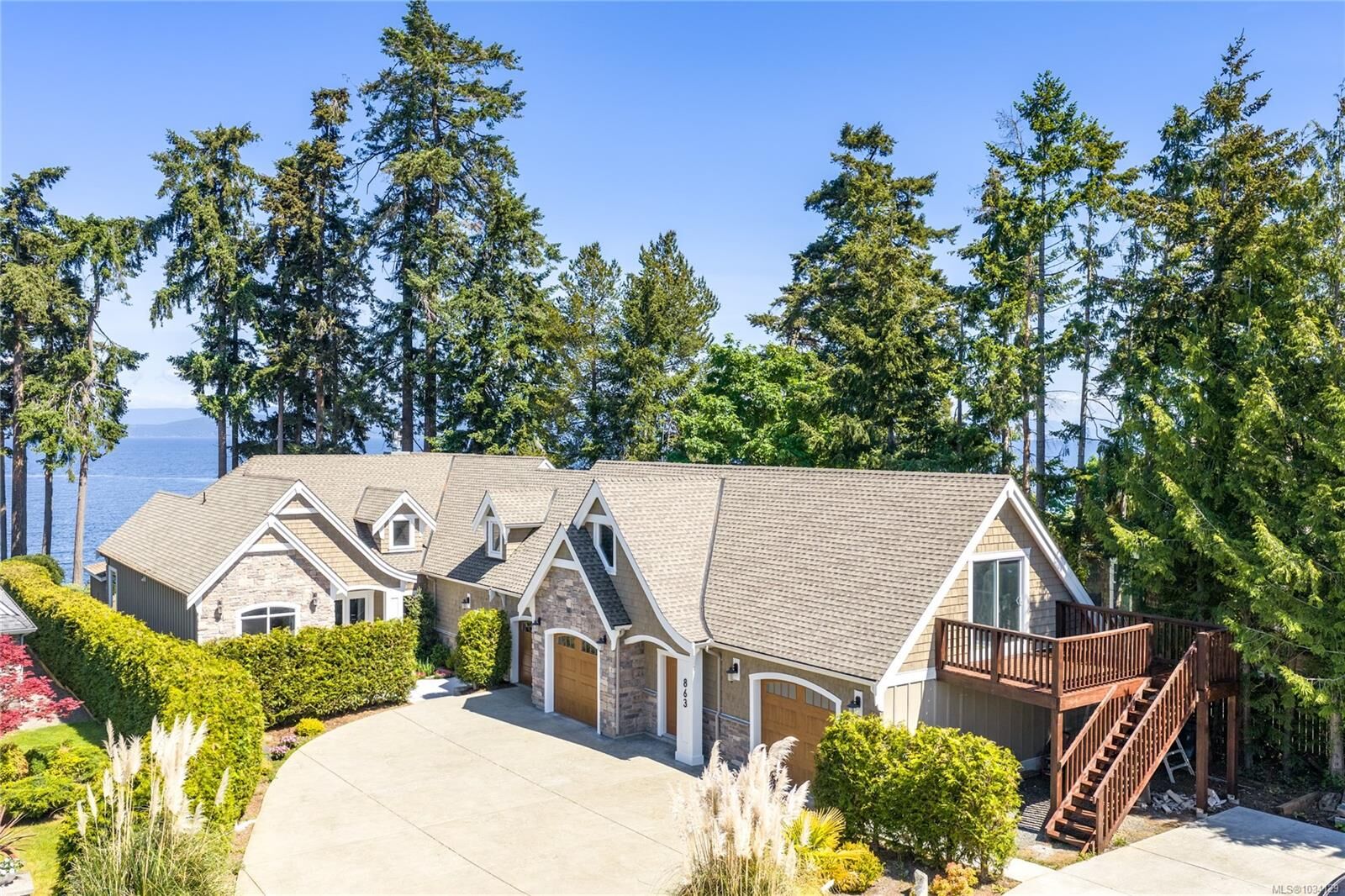 Property Photo:  863 Cavin Rd  BC V9P 1Z9 