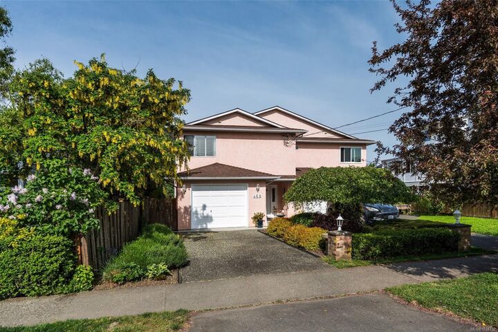 Property Photo:  468 Admirals Rd  BC V9A 2N1 