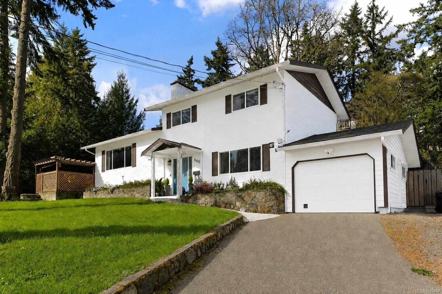 Property Photo:  600 Phelps Ave  BC V9B 4P1 