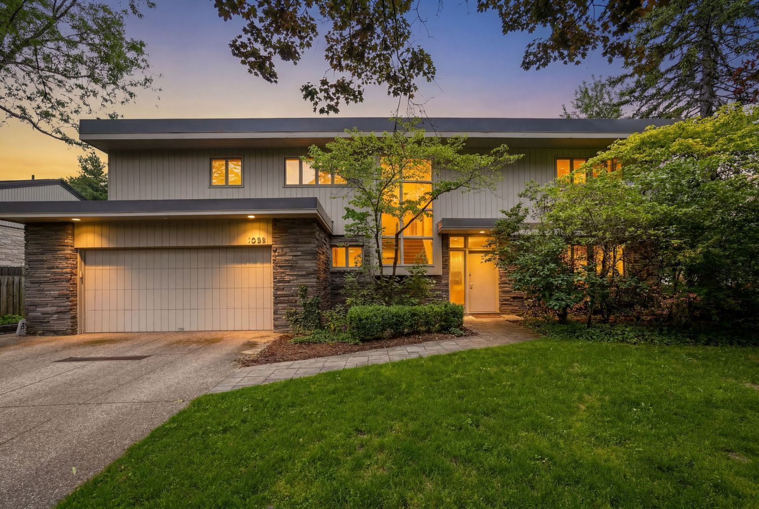 Property Photo: 1093 Lyndhurst Drive PA 15206