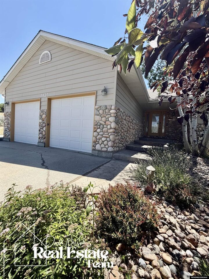 Property Photo: 1421 W 60th Street WY 82601