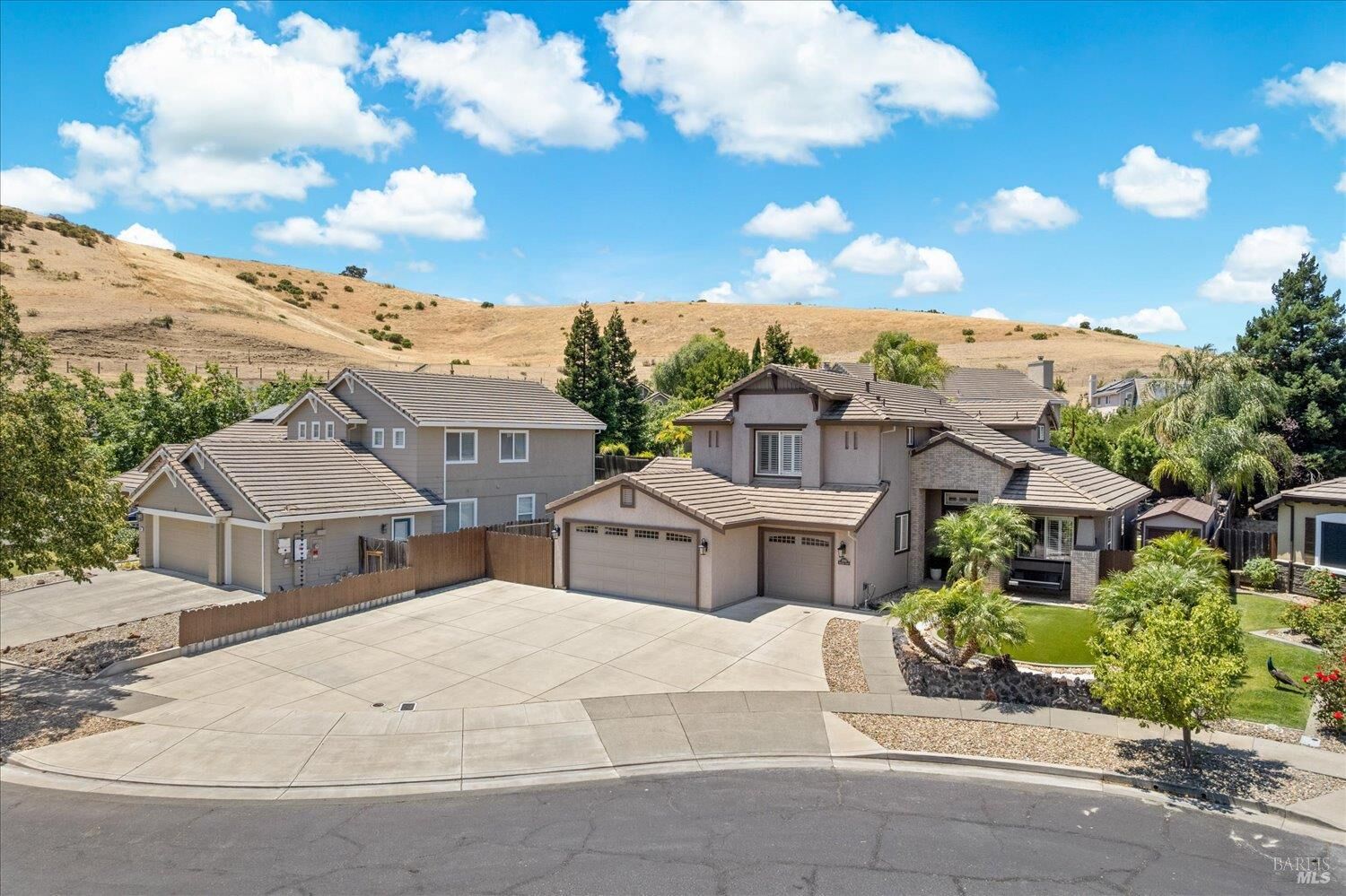 Property Photo: 3305 Hillridge Court CA 94534