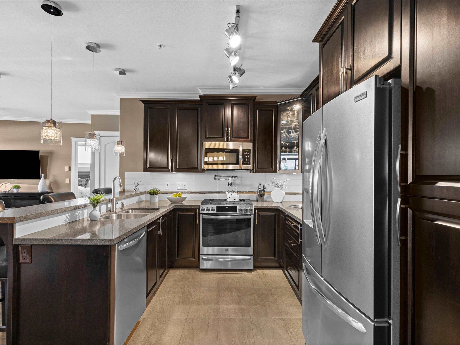 Property Photo:  32445 Simon Avenue 514  BC V2T 0G7 