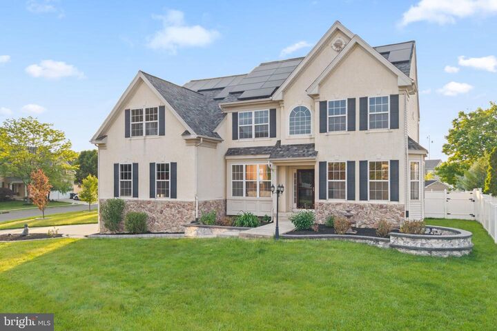 Property Photo:  6 Gateswood Court  NJ 08505 