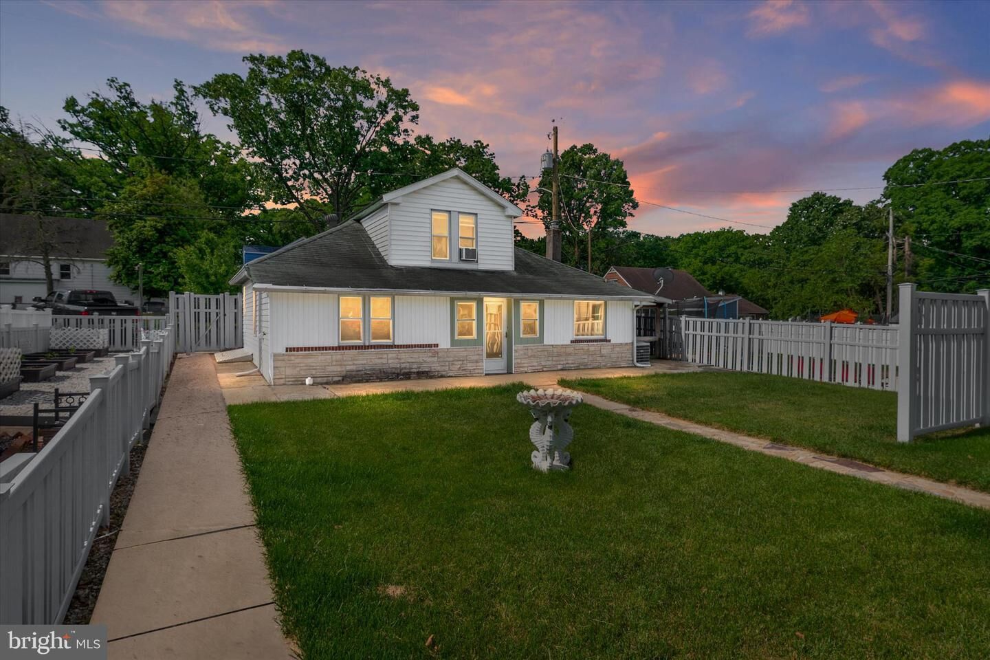 Property Photo:  207 W 11th Avenue  MD 21225 