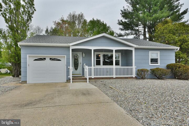 Property Photo:  106 Hatfield Court  NJ 08757 