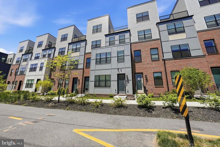Property Photo: 4927 Eisenhower Ave VA 22304