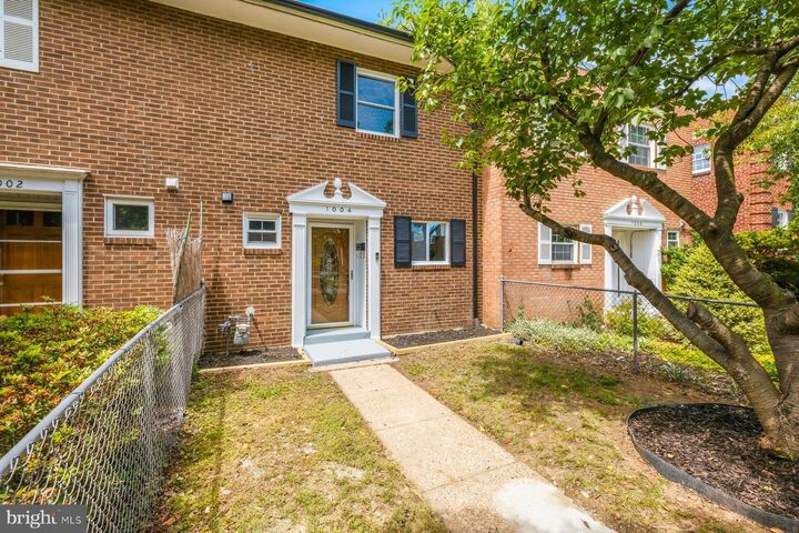 Property Photo:  1004 Colonial Avenue  VA 22314 