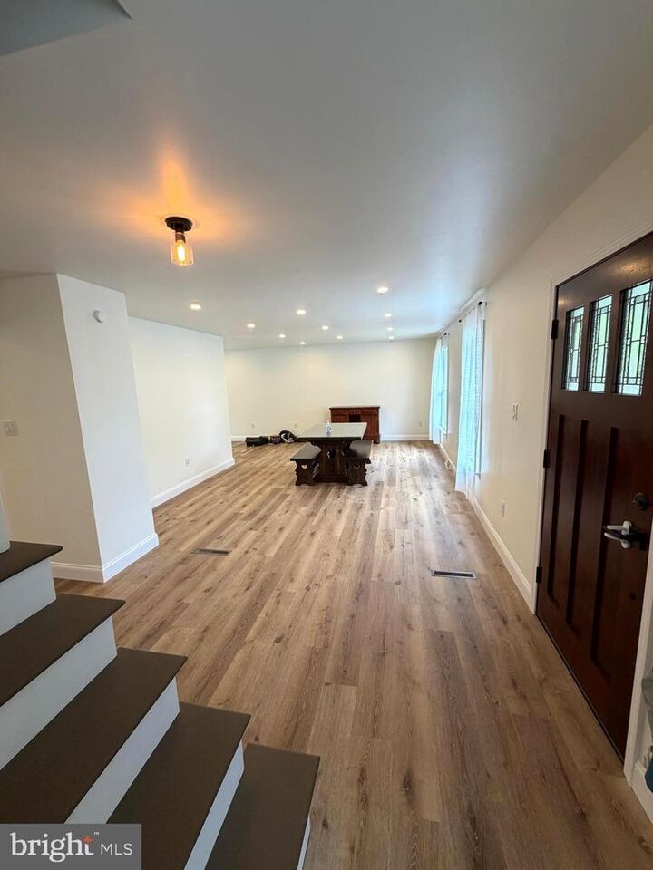 Property Photo:  