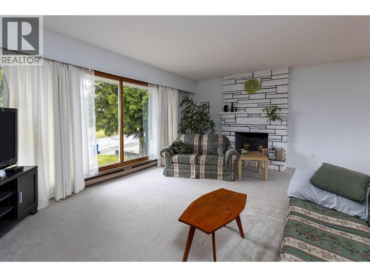 Property Photo: 2214 Evergreen Street BC V8G 2P8