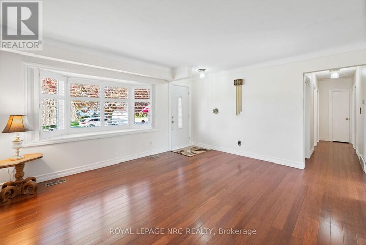 Property Photo:  12 Glenview Avenue East  ON L2N 2Z6 