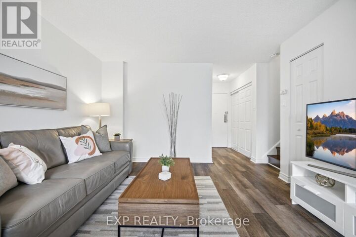 Property Photo:  2001 Bonnymede Drive 48  ON L5J 4H8 
