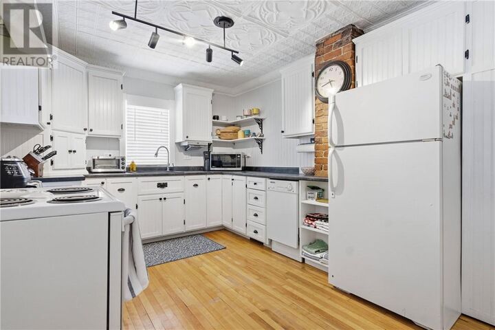 Property Photo:  339 Montague Avenue  ON P3C 4G4 