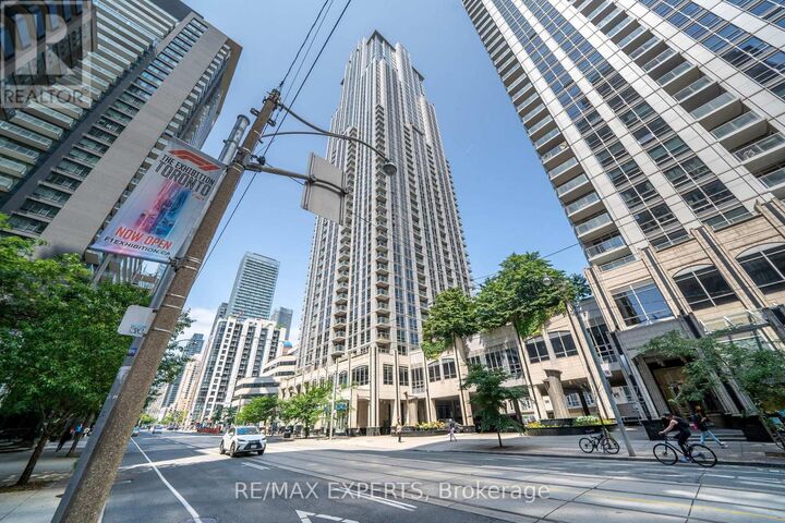 Property Photo:  763 Bay Street 307  ON M5G 2R3 