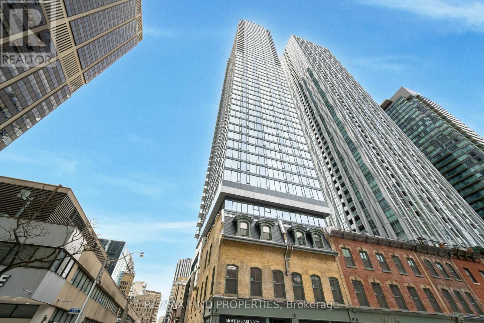 Property Photo:  8 Cumberland Street 602  ON M4W 0B6 