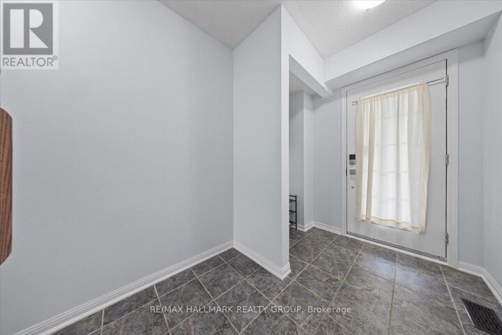 Property Photo:  703 Sanibel Private  ON K2H 0A8 