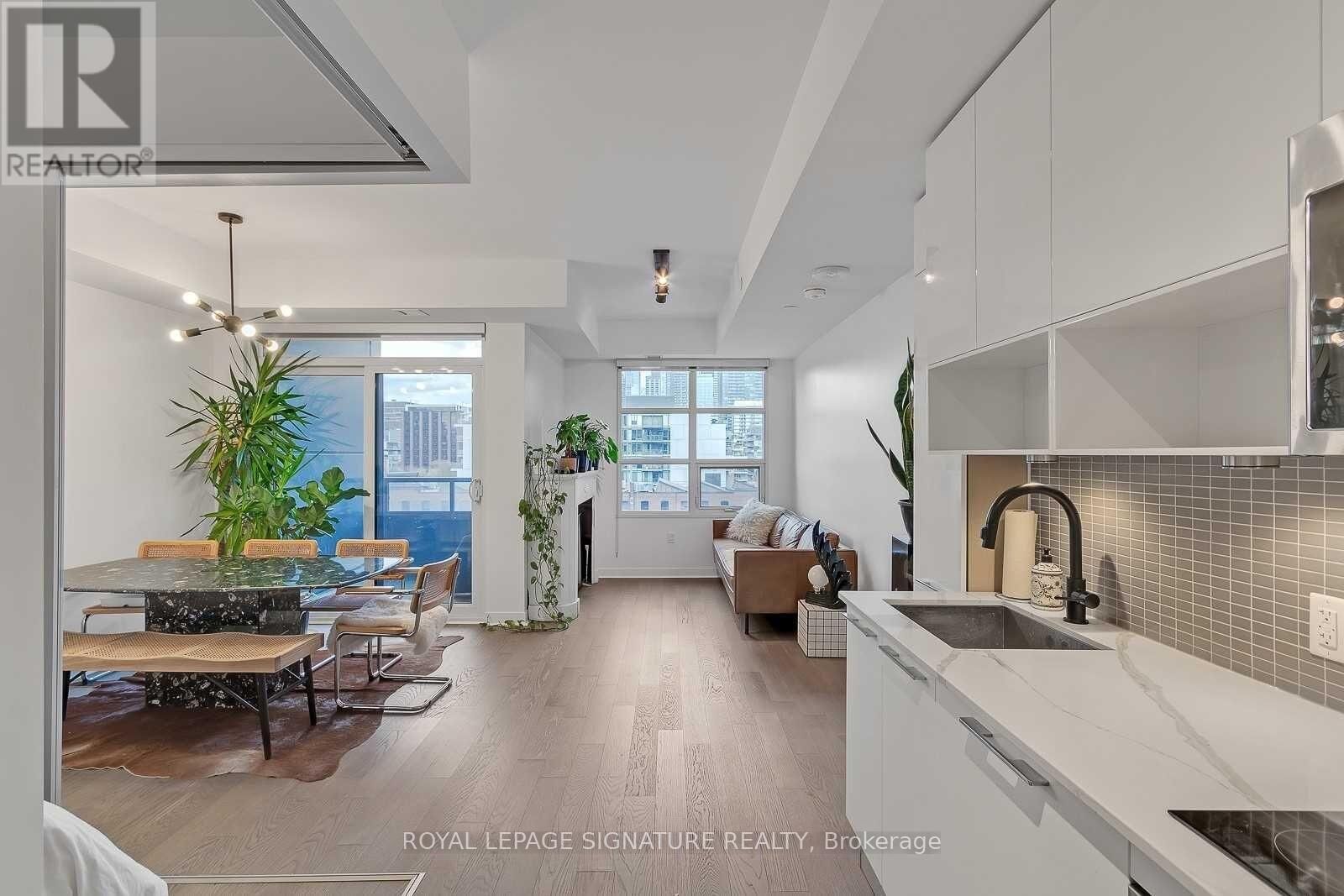 Property Photo:  501 Adelaide Street West 804  ON M5V 0R3 