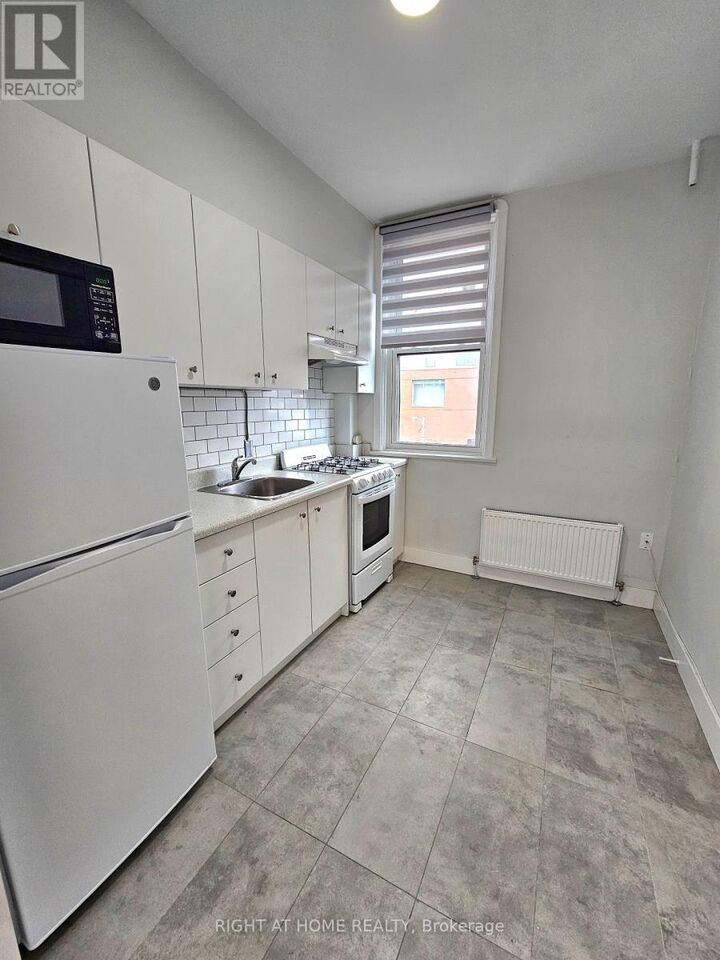Property Photo:  437 Spadina Avenue 3  ON M5T 2G6 