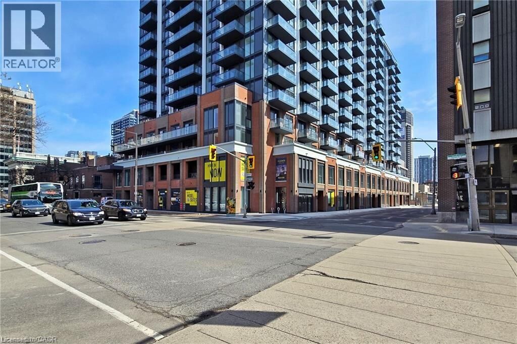 Property Photo:  75 James Street 1808  ON L8P 2Y9 