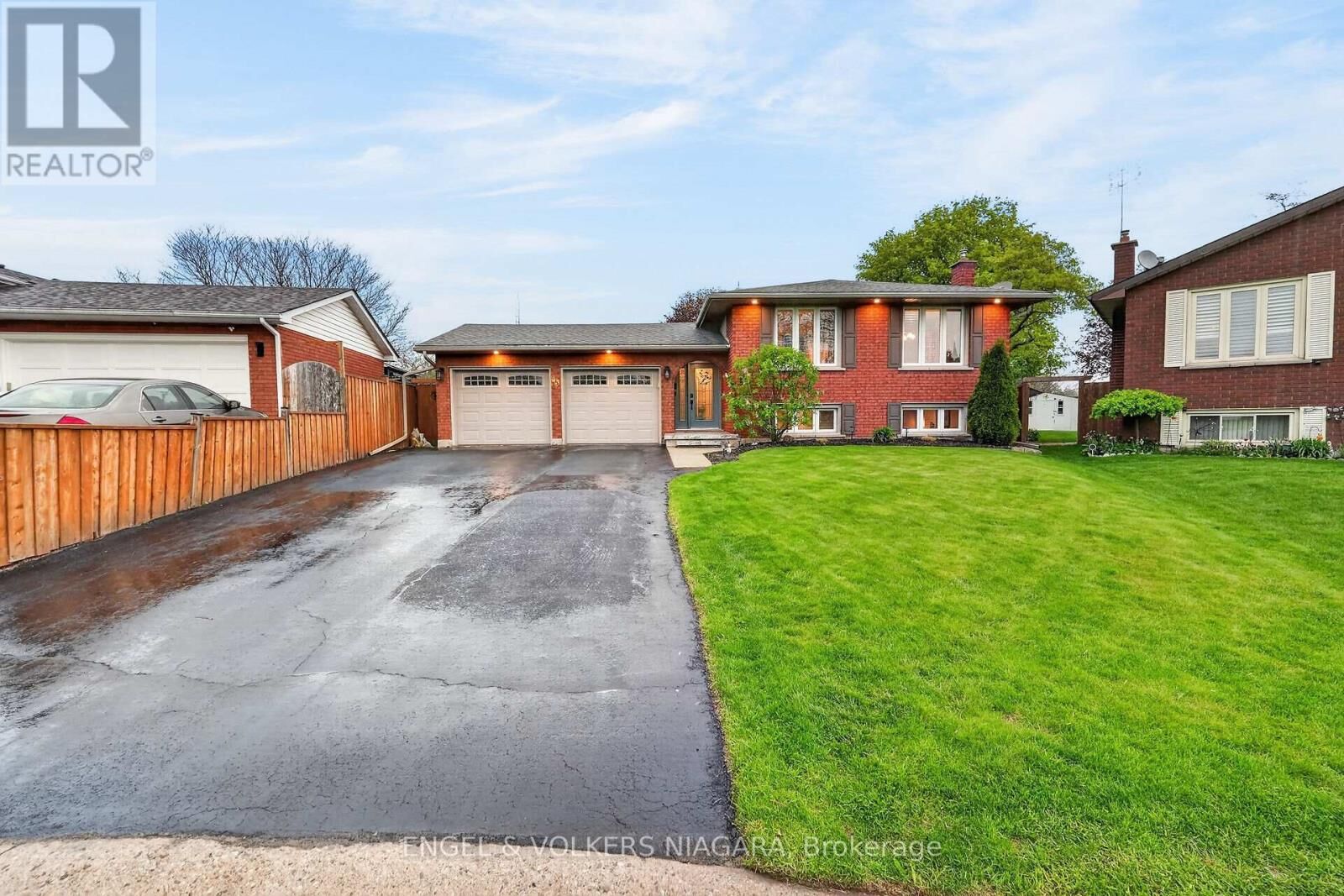 Property Photo:  15 Flamboro Court  ON N3P 1V9 