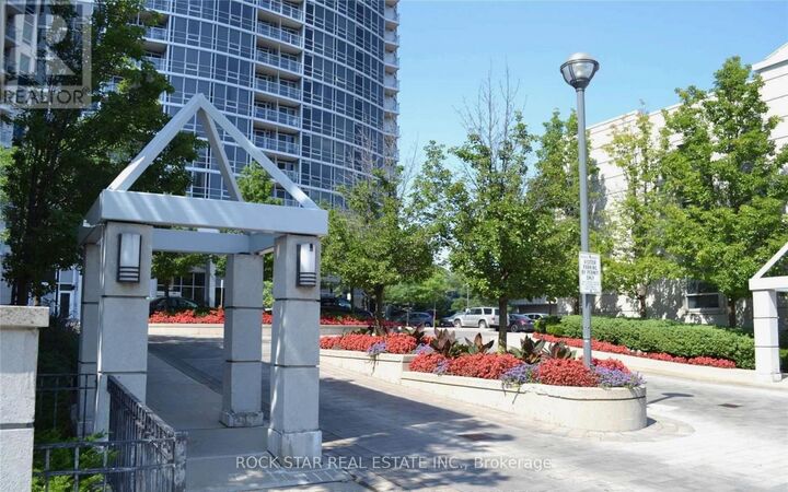 Property Photo:  83 Borough Drive 1206  ON M1P 5E4 