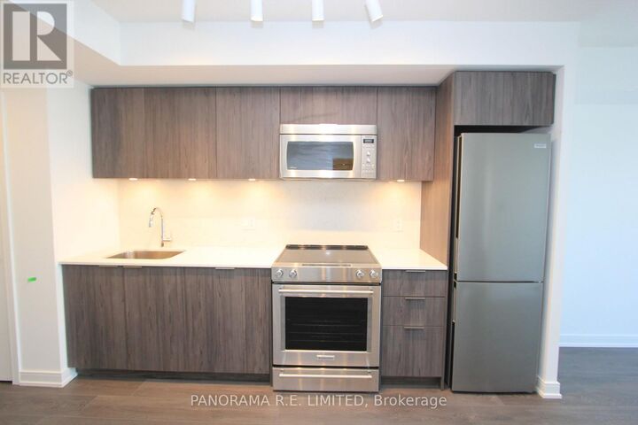 Property Photo:  30 Samuel Wood Way 2207  ON M9B 0C9 