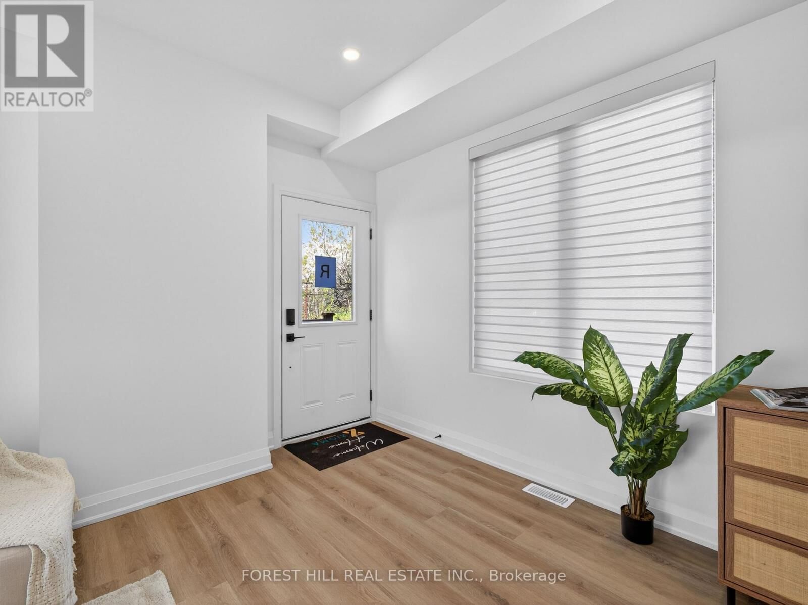 Property Photo:  1 Dunsmore Gardens R - Garden  ON M3H 3M1 