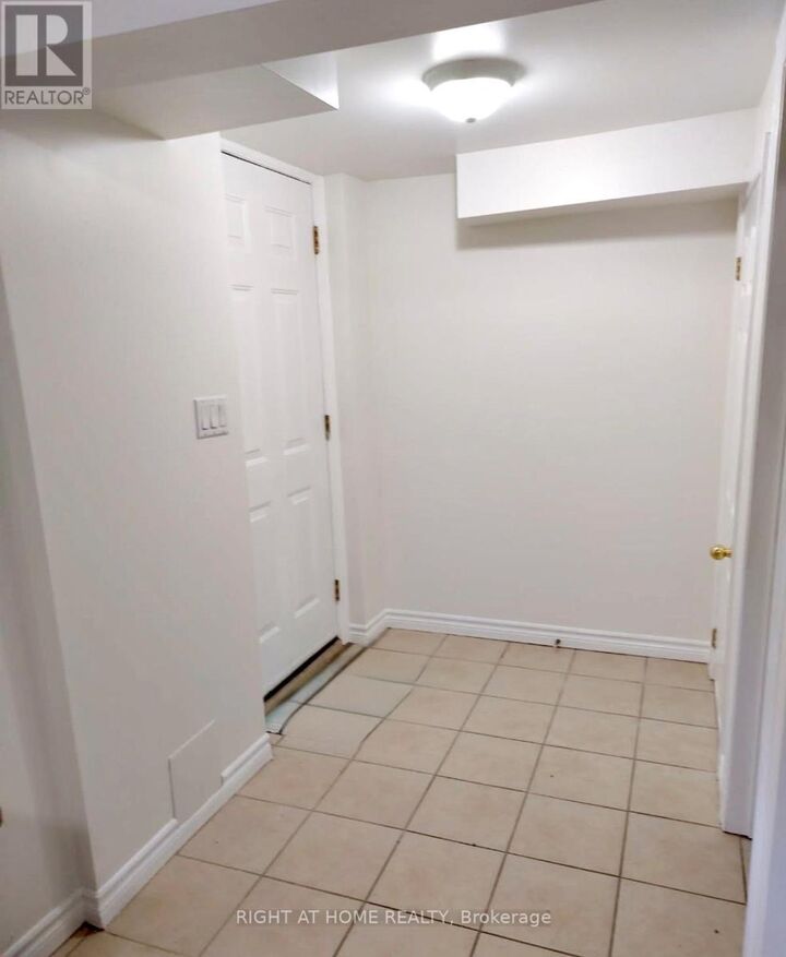 Property Photo:  28 Gorman Park Road Lower  ON M3H 3K4 