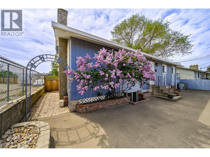 Property Photo:  1125 Halston Avenue  BC V2B 2C2 