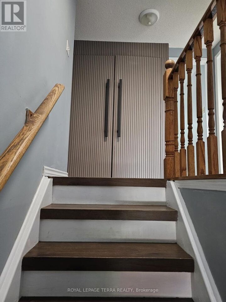 Property Photo:  23 Ferguson Drive  ON L4N 7B4 