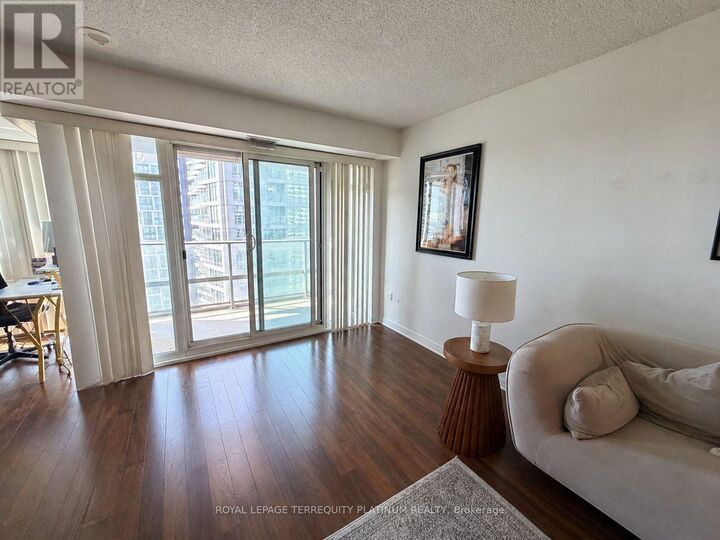Property Photo:  2191 Yonge Street 2703  ON M4S 3H8 