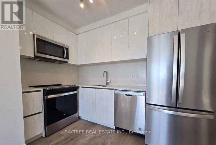 Property Photo:  3100 Keele Street 915  ON M3M 0E1 