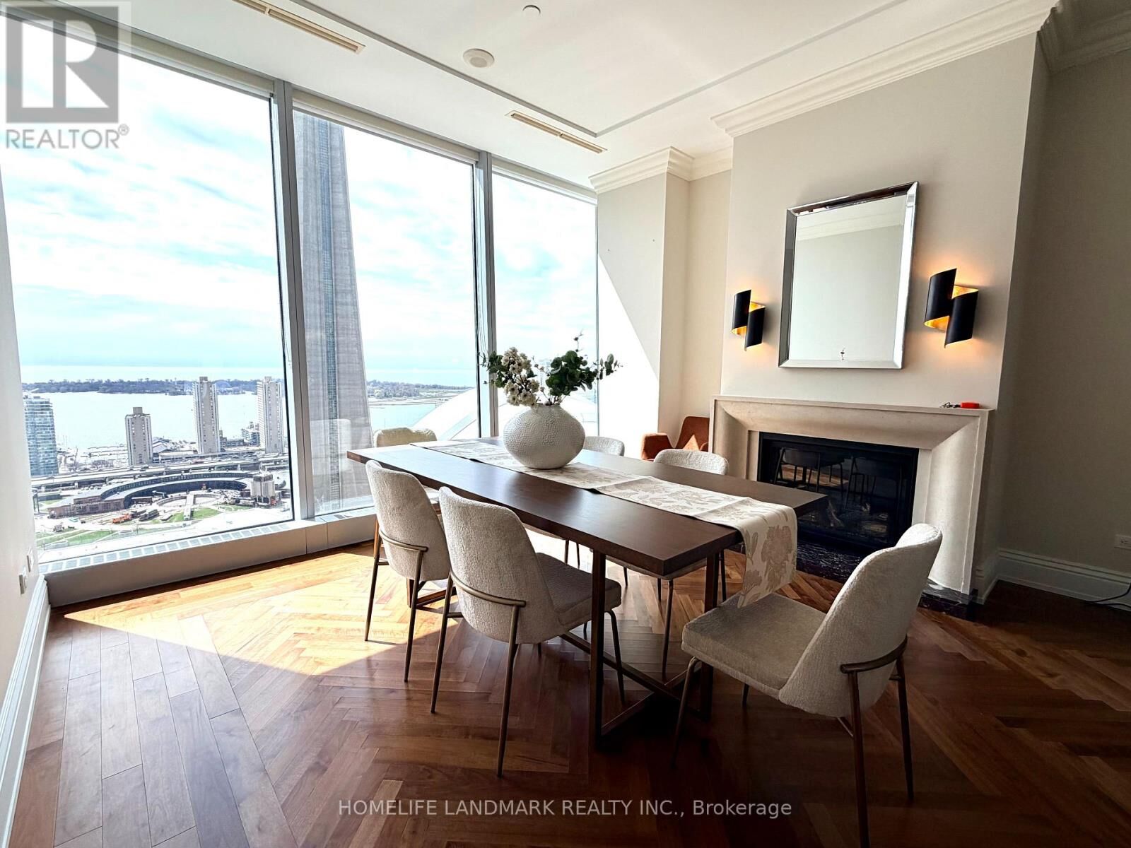 Property Photo:  183 South Wellington Street West 2805  ON M5V 0A1 