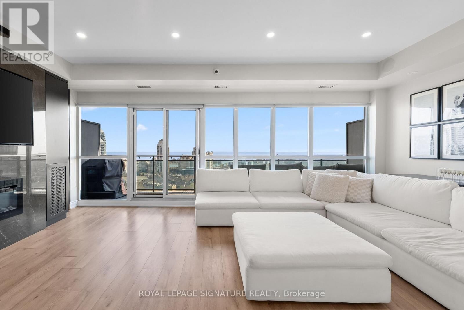 Property Photo:  165 Legion Road 2128  ON M8Y 0B3 