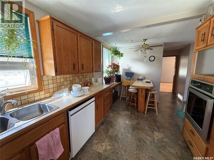 Property Photo:  72 11th Street  SK S4H 1J3 