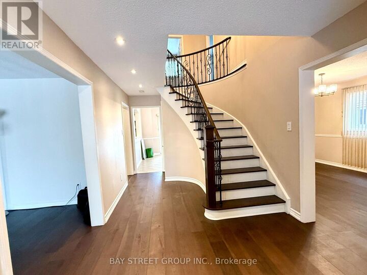 Property Photo:  4497 Longmoor Road Room 2  ON L5M 4H6 