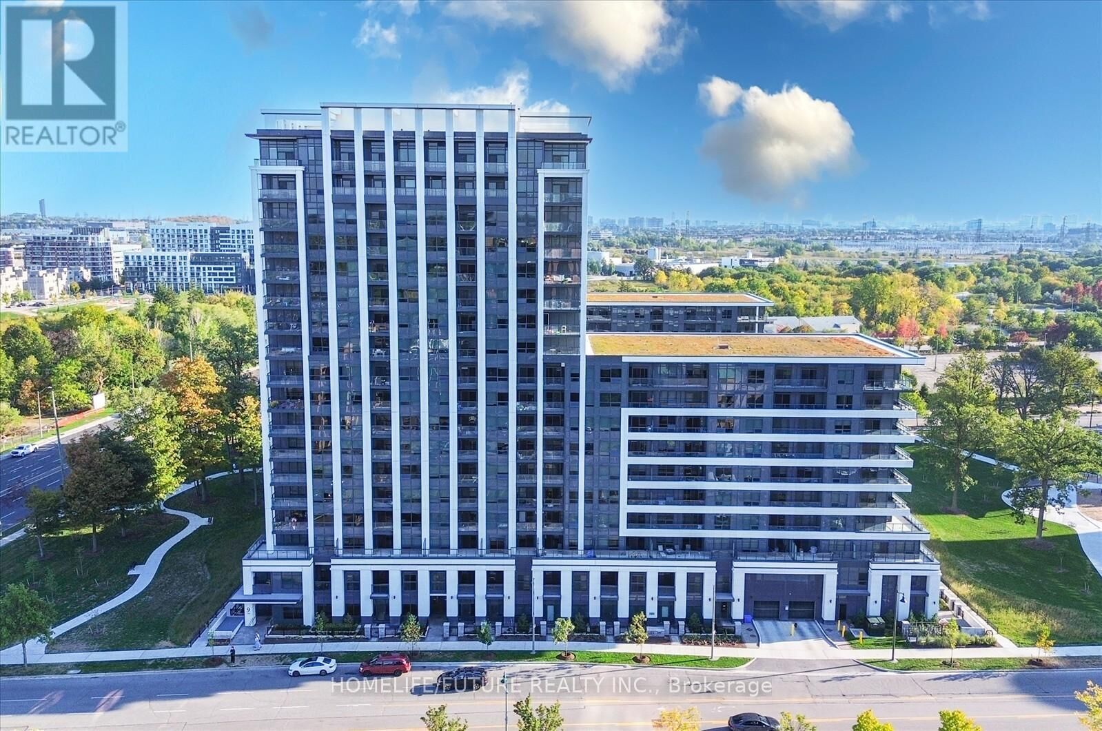 Property Photo:  8 Cedarland Drive 1017  ON L6G 0H4 