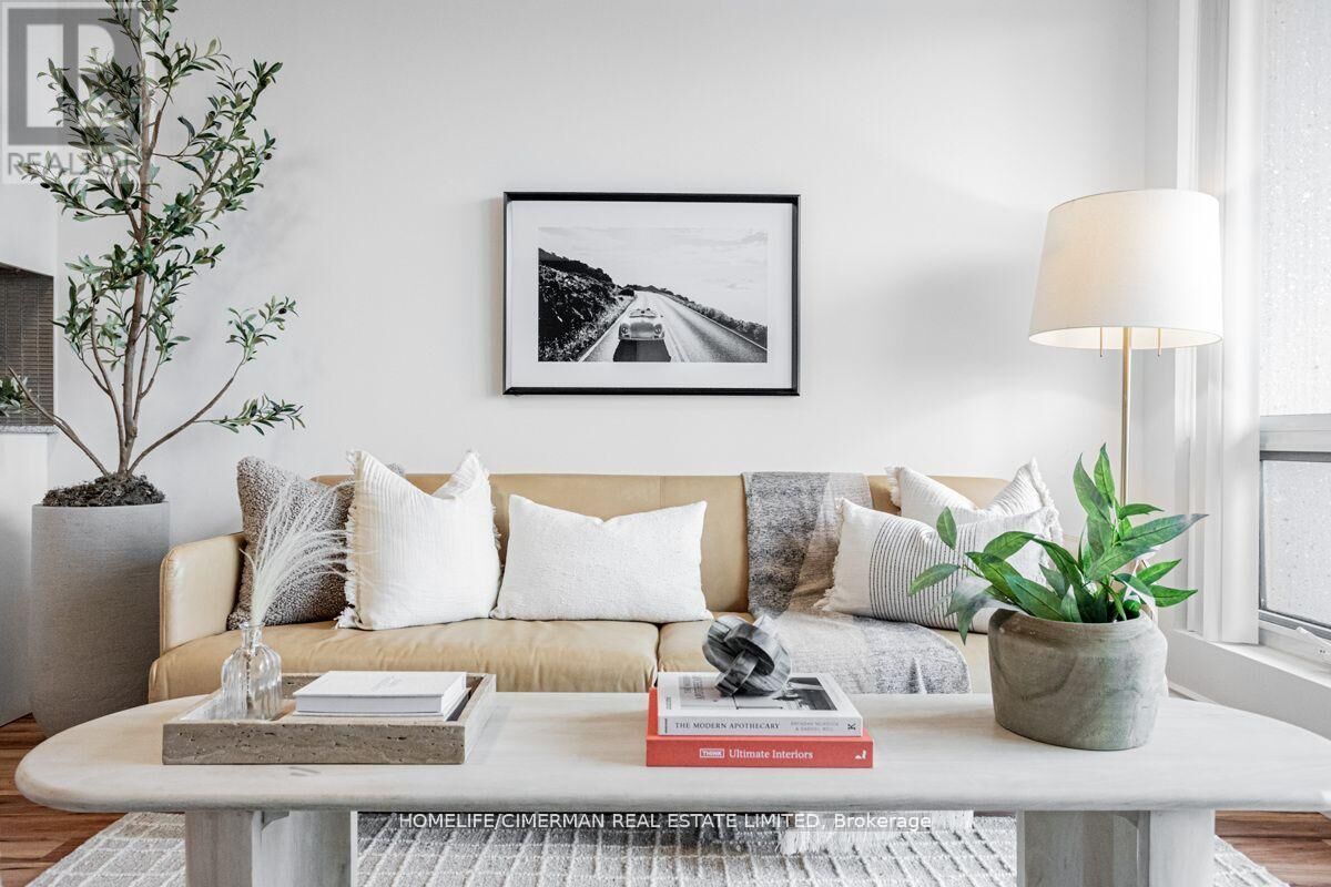 Property Photo:  9090 Yonge Street 1211B  ON L4C 0Z1 