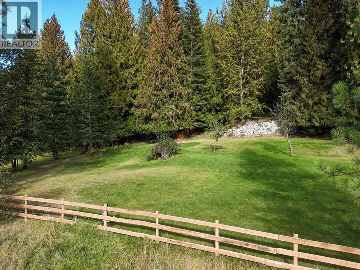Photo de la propriété:  324 Arrow Creek E Road  BC V0B 1G9 